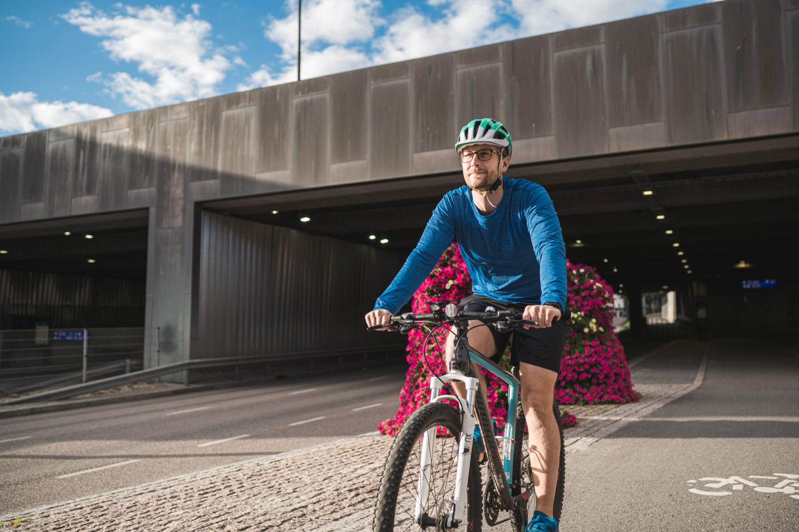 Eroteltu kävelyn ja pyöräilyn väylä vaikuttaa erityisesti liikenneturvallisuuteen.