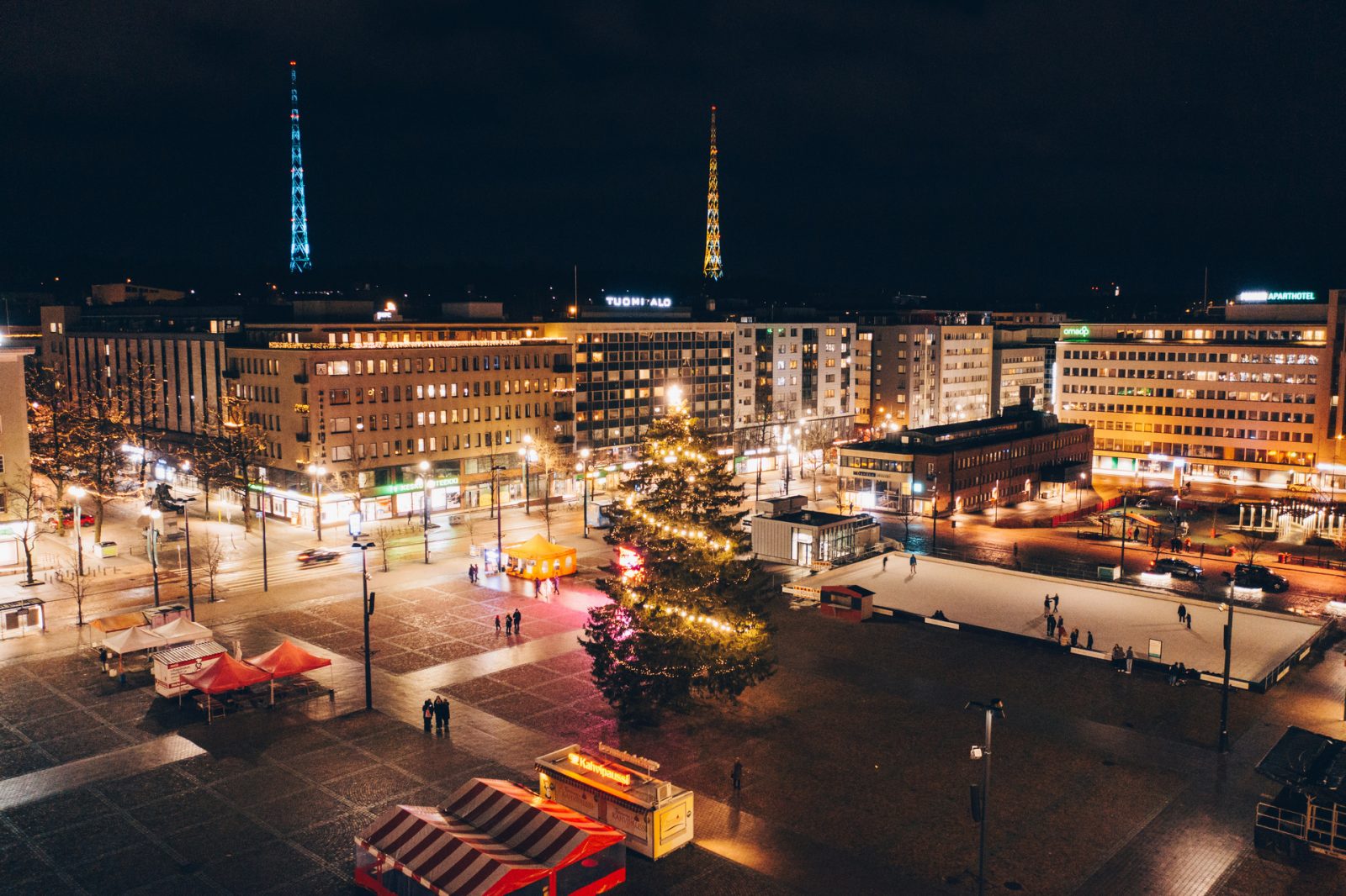 Tekojääkenttä kauppatorilla