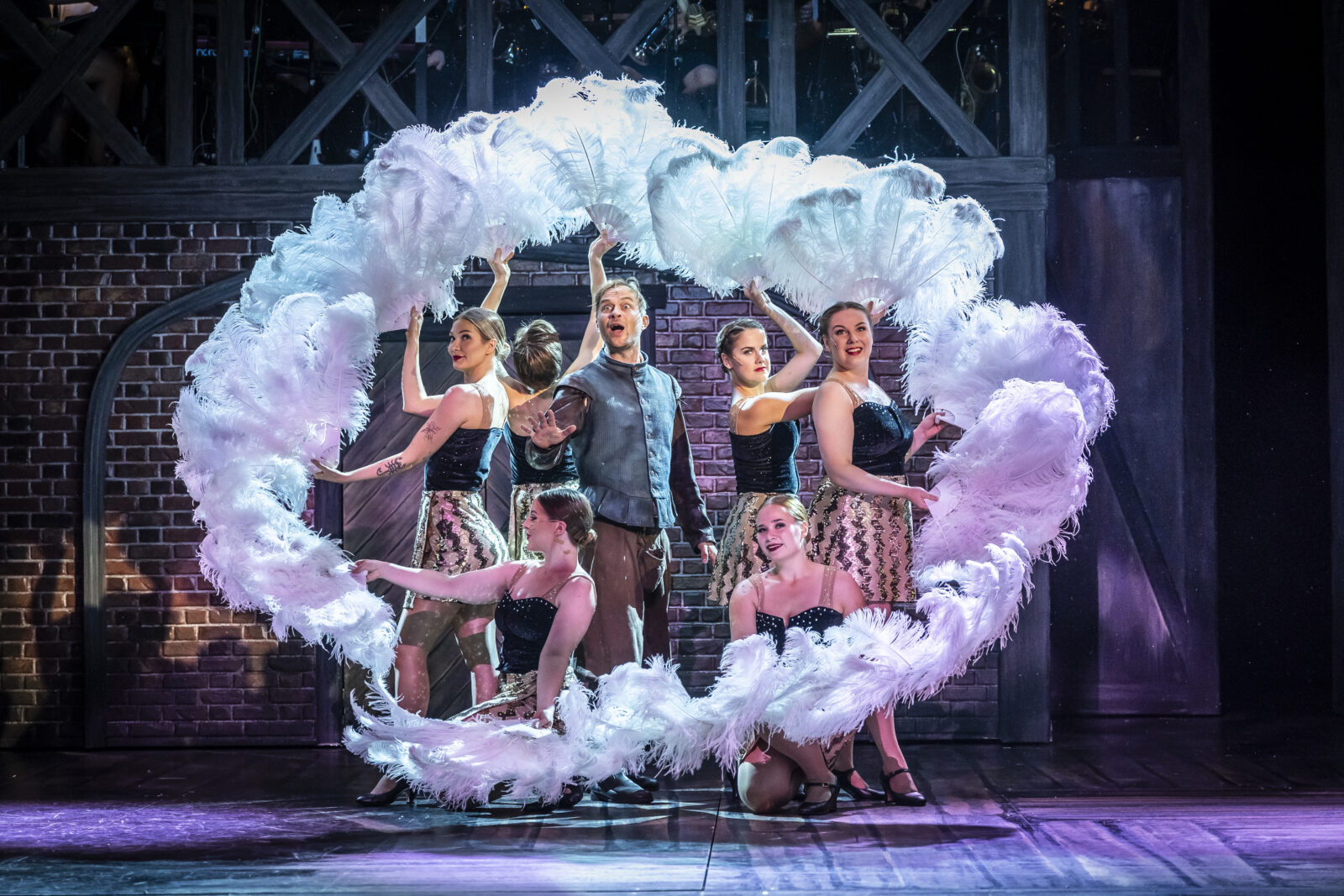 Musikaali Something rotten! Jotain mätää! Lahden kaupunginteatterissa