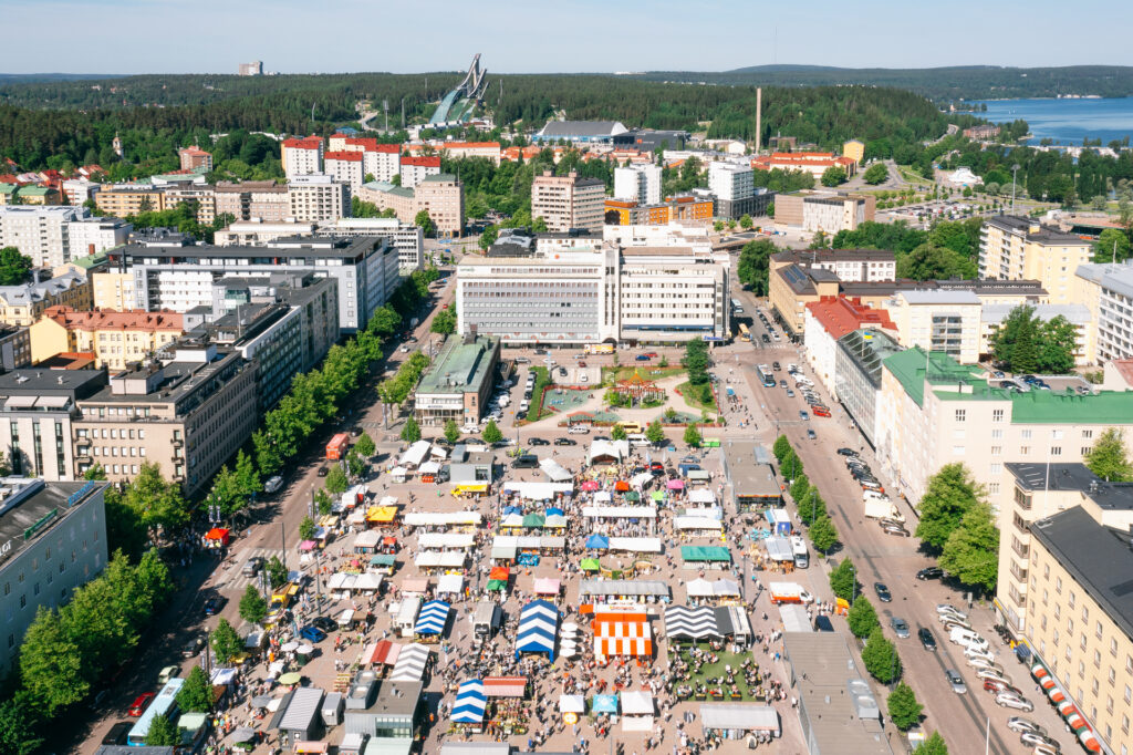 Ilmakuva Lahden torista ja sen ympäristöstä.