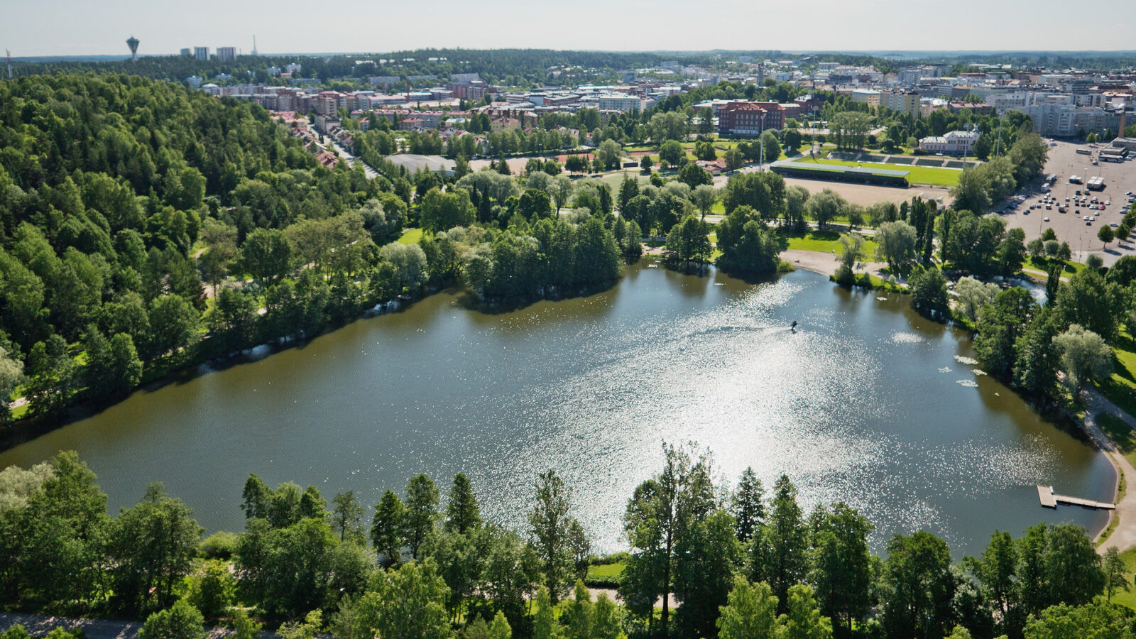 Ilmakuva kesäisestä Vesijärvestä.