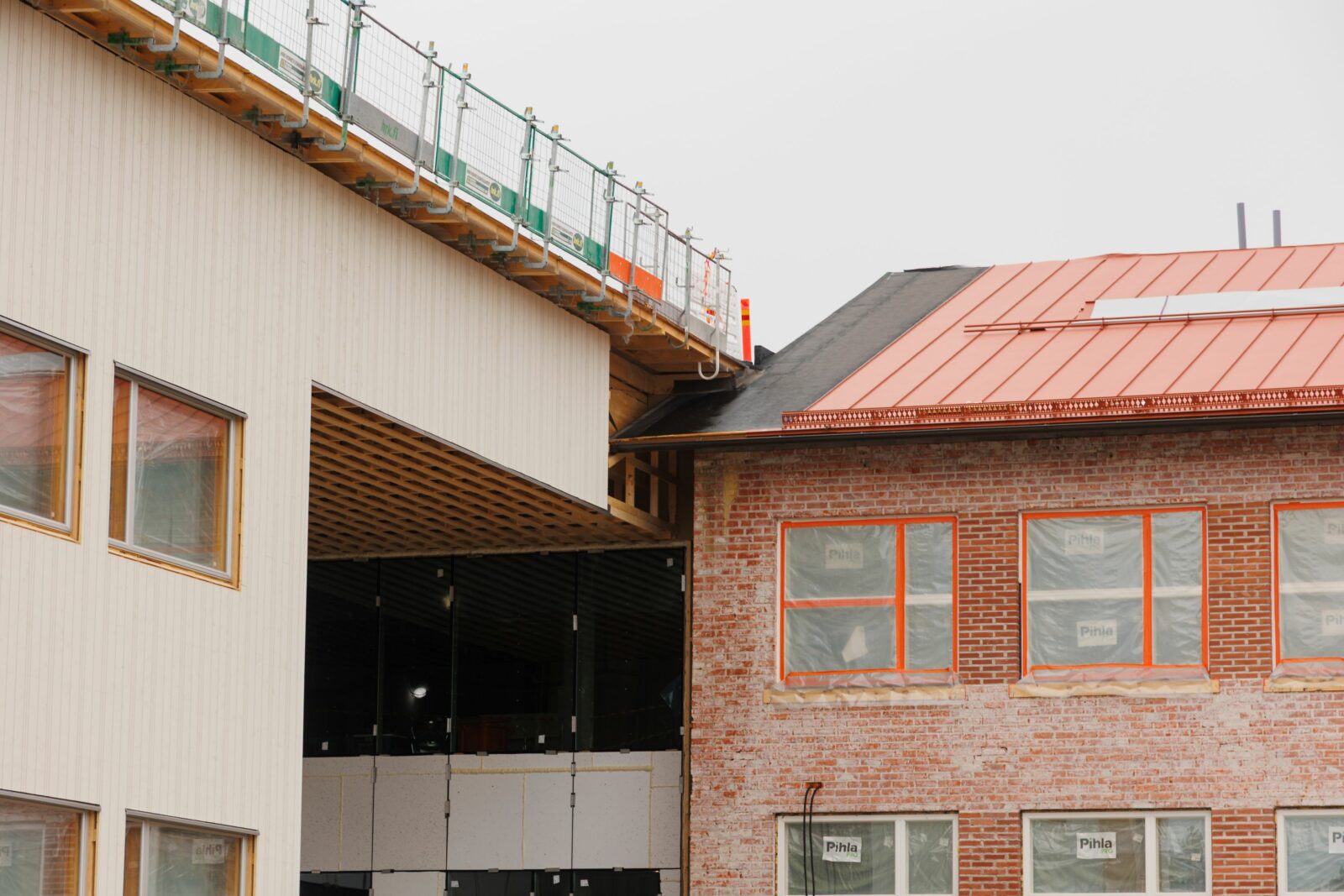 Myllypohjan alueen monitoimitalo ulkoa päin