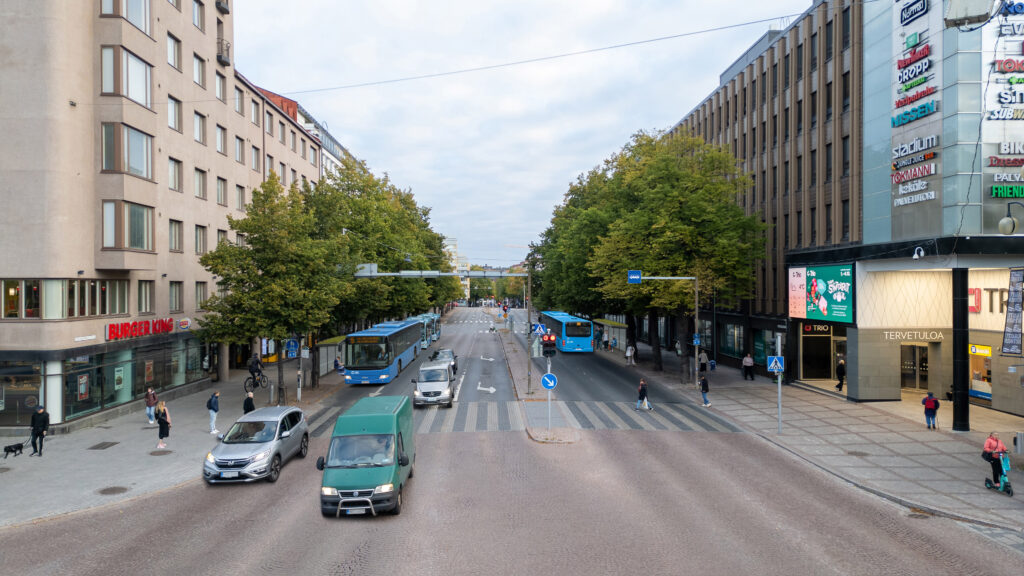 Havainnekuva Vesijärvenkadun pysäkkien sijainnista Trion kohdalla, vesijärvenkadun mollemmilla puolilla.