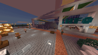 Kärpäsen koulun oppilaat suunnittelivat kauppatorille monitoimitilan ja torin alle karting-radan. Torilla on runsaasti istumapaikkoja ja kasvillisuutta sekä esteettömiä tiloja ja kahviloita. Torilla asustaa myös Kisu-niminen kissa.