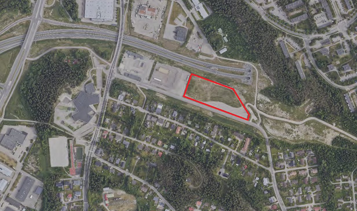 Ilmakuvassa Orvokkitien palloiluhallin aluerajaus punaisella värillä.