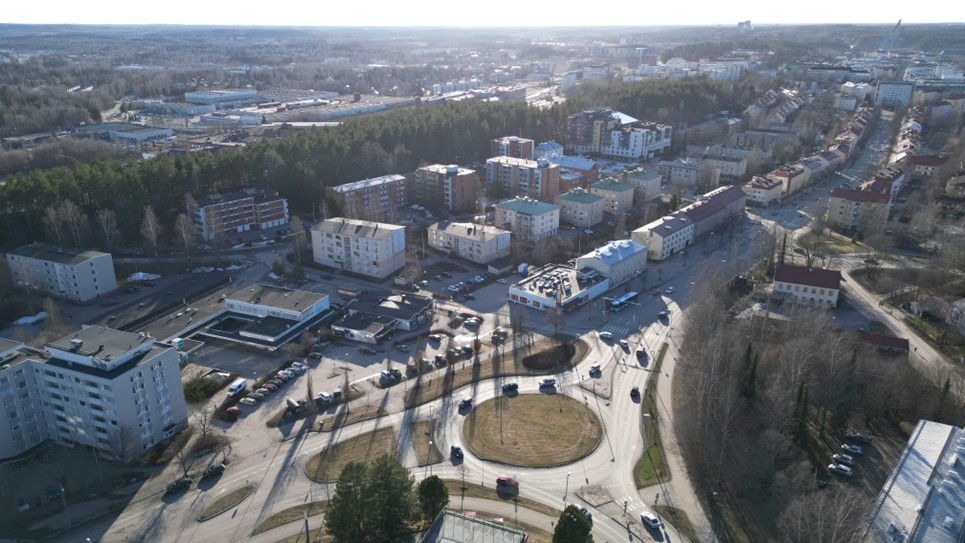 Ilmakuva Ruolan ostoskeskuksen ja Möysän liikenneympyrän alueesta
