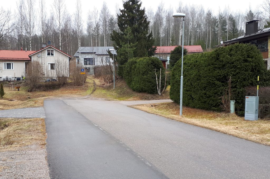 Kangasmaanpuiston alueella sijaitsee pientaloja.