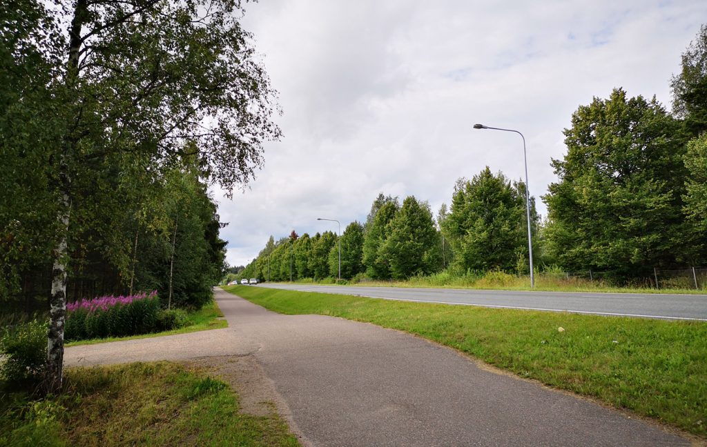 Suunniteltu kiertoliittymän paikka Helsingintiellä.