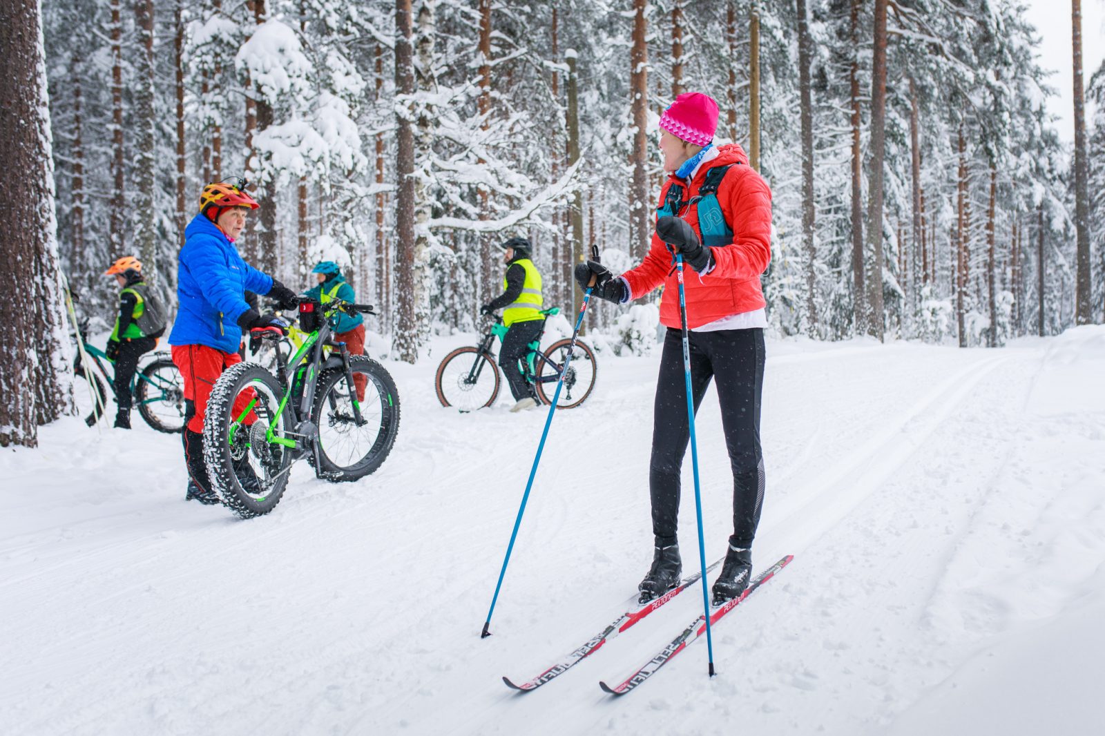 Salpausselällä on tilaa hiihtäjille ja maastopyöräilijöille.