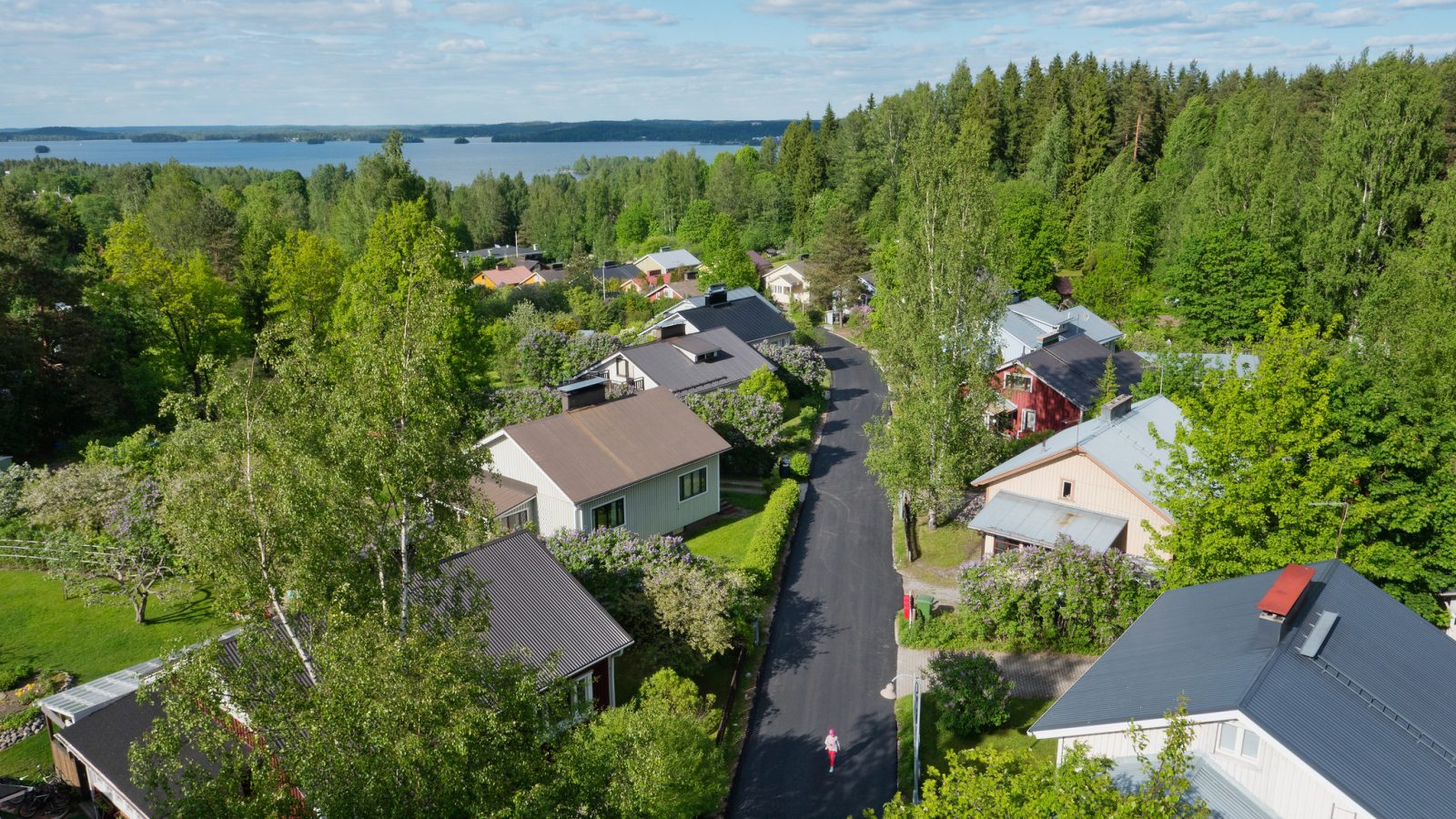 Ilmakuva omakotitaloista Lahden Jalkarannassa