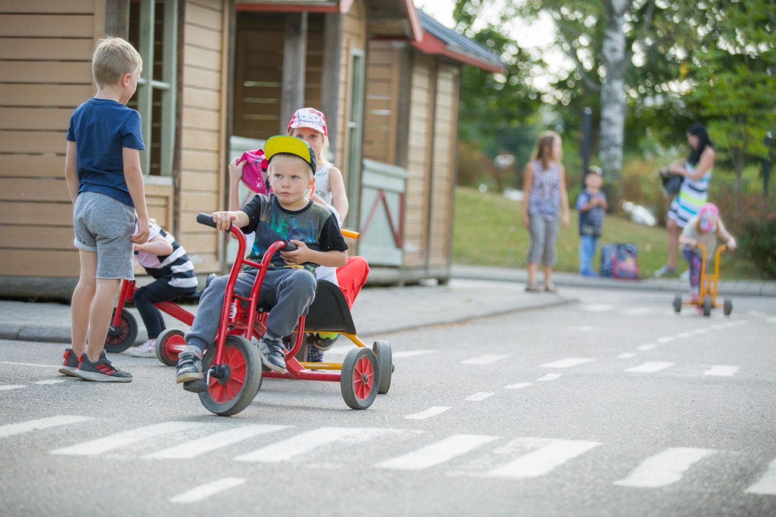 Perhepuistossa on liikennepuisto lapsille