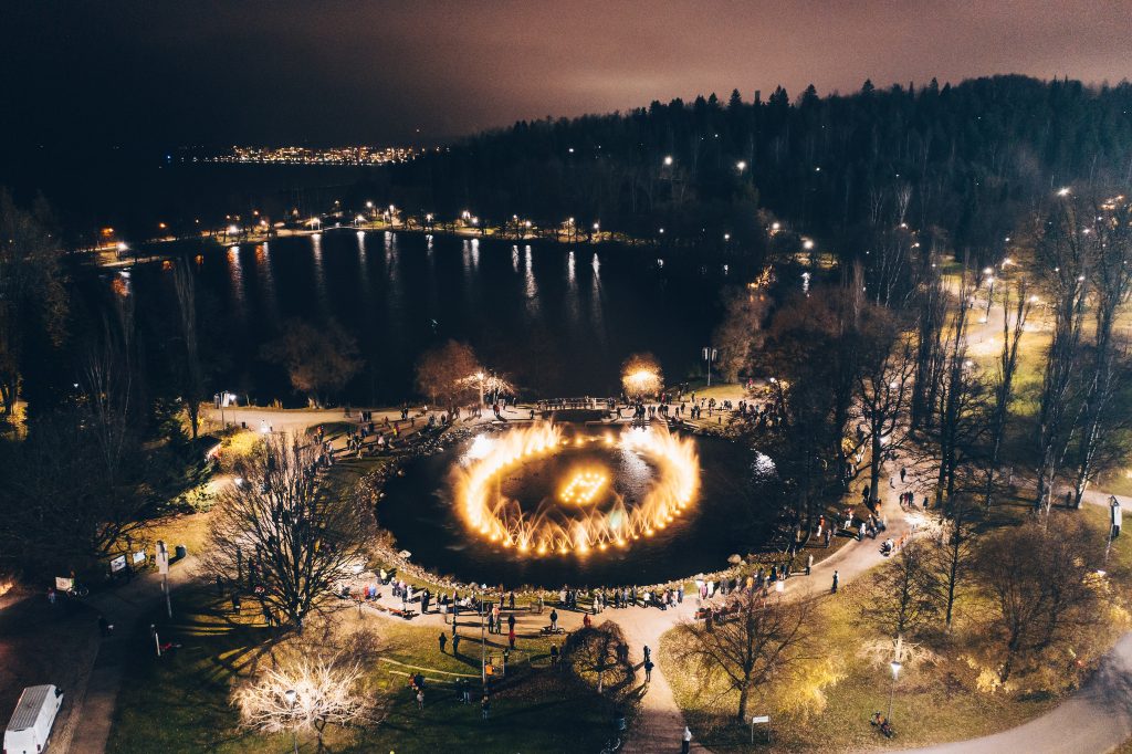 Vesiurkunäytöksiin kerääntyy kaupunkilaisia ja Lahdessa vierailevia