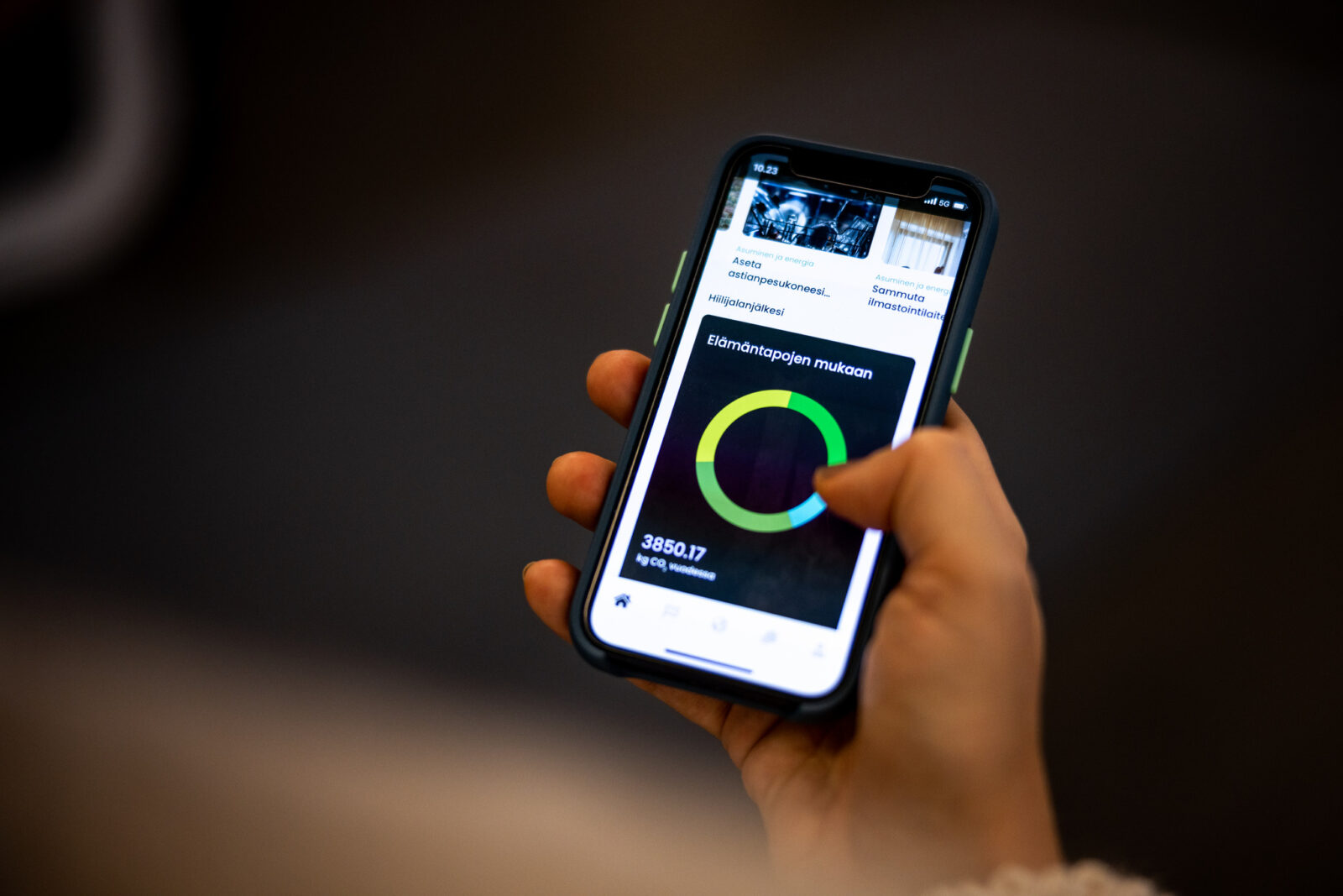 Mobiilisovellus, jossa hiilijalanjäljen laskuri näkyvillä