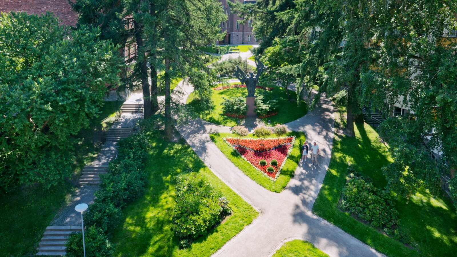 Mariankadun puistosta Eliel Saarisen puisto